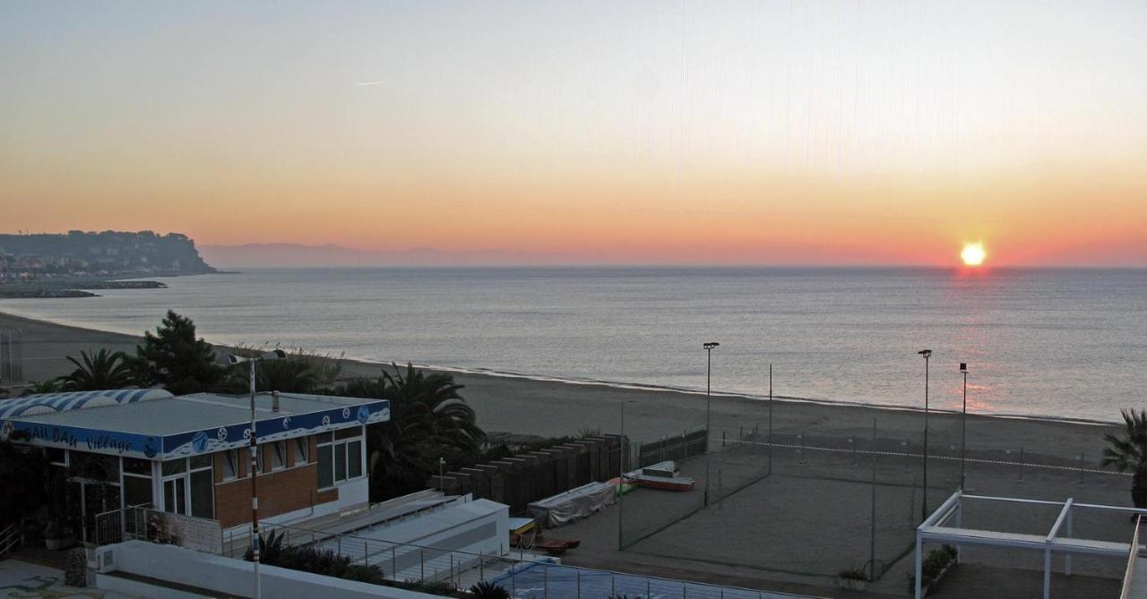 House By The Sea Διαμέρισμα Albissola Marina Εξωτερικό φωτογραφία